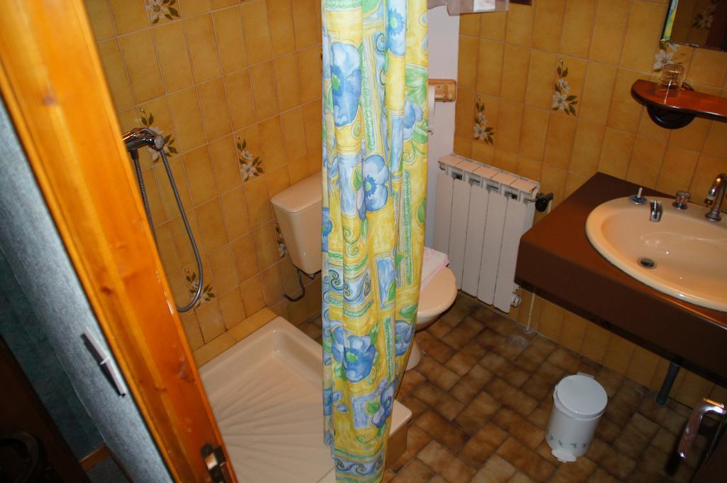 Le Relais Des Vaudois Freissinieres Room photo